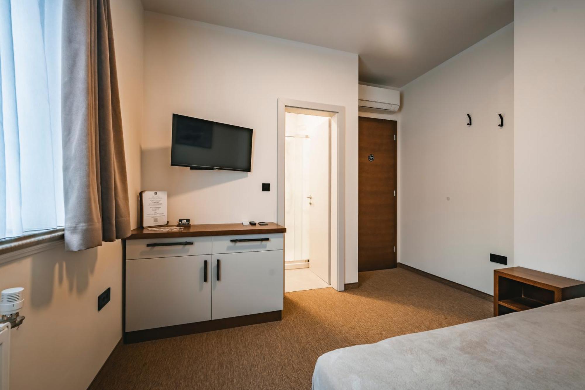 Guest House Ejga Jesenice Luaran gambar